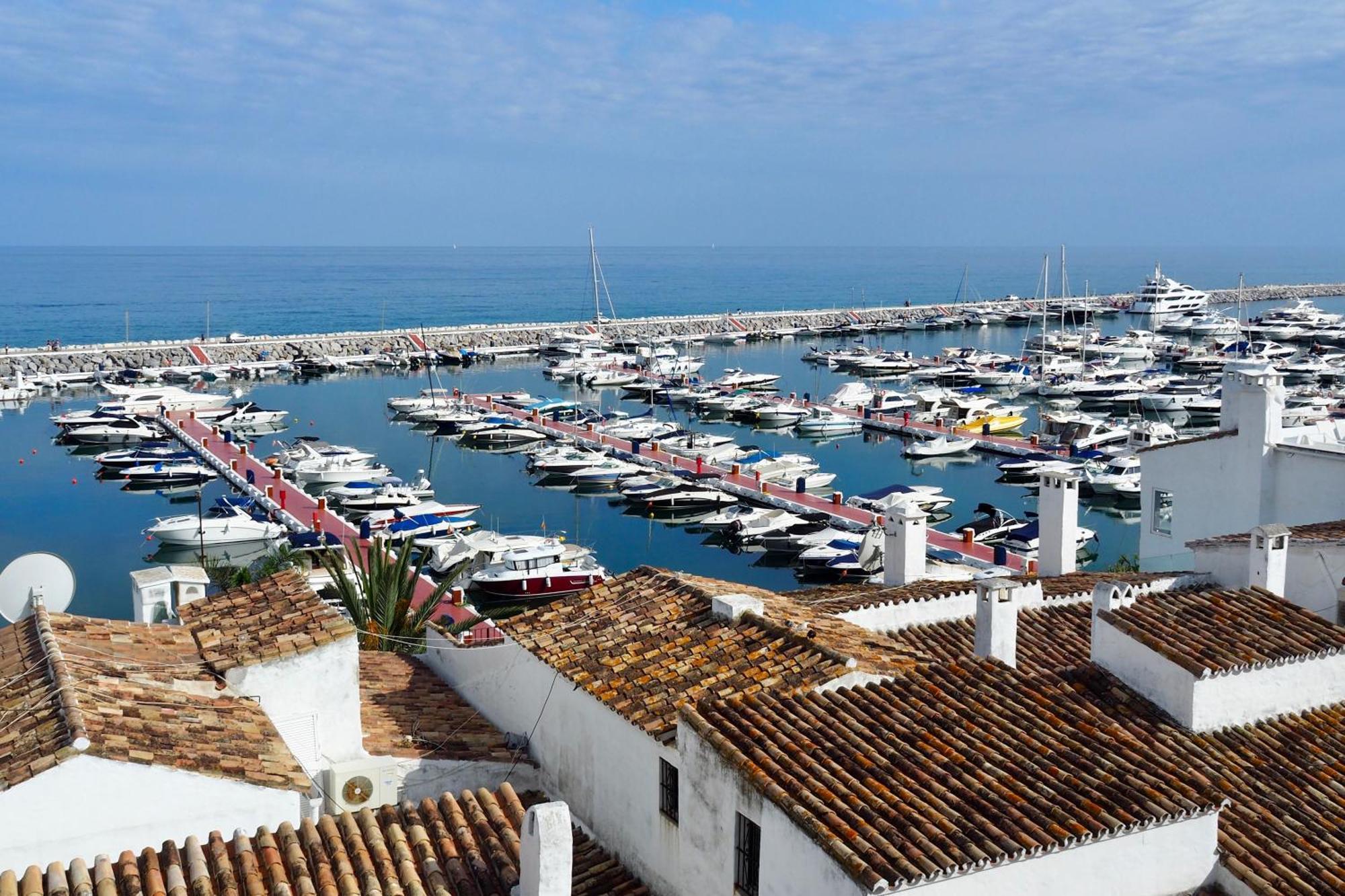 Charmante In Puerto Banus
